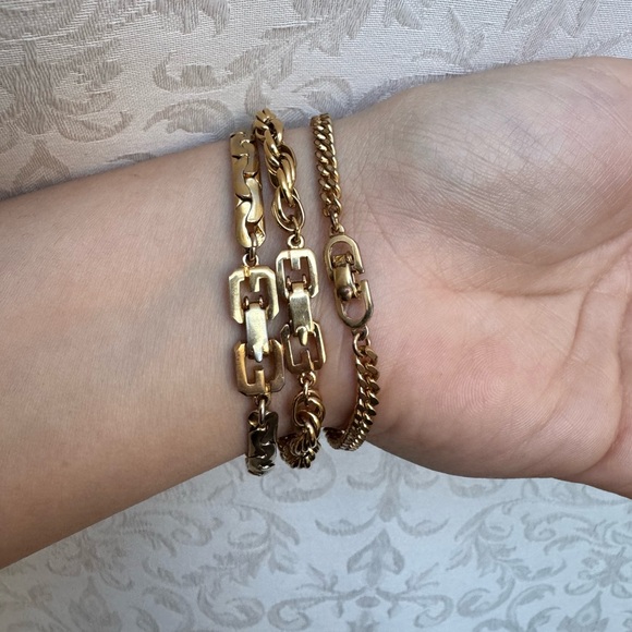 Givenchy Gold Chain Bracelet - Picture 6 of 6